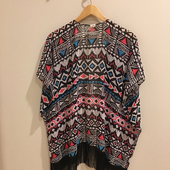 Junior’s Wrap - Size Medium (7-9) - Picture 3 of 3